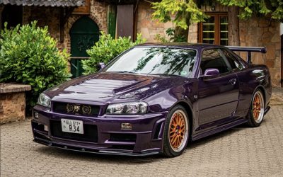 Insane Nissan Skyline R34 GTT present!