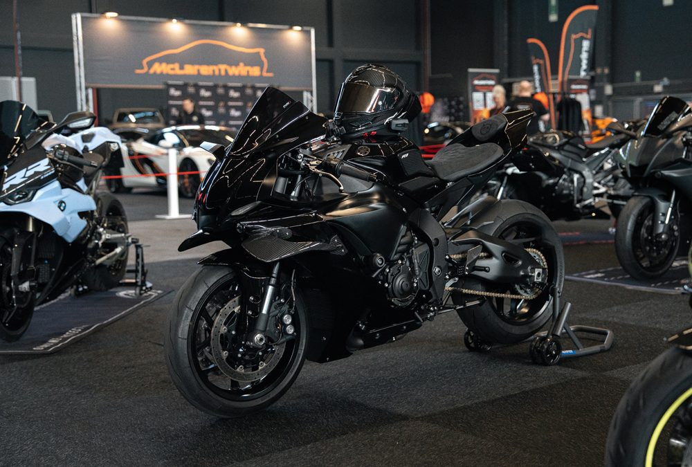 Street fills 400 m2 with the most unique and powerful motorcycles Cars 'n Joy